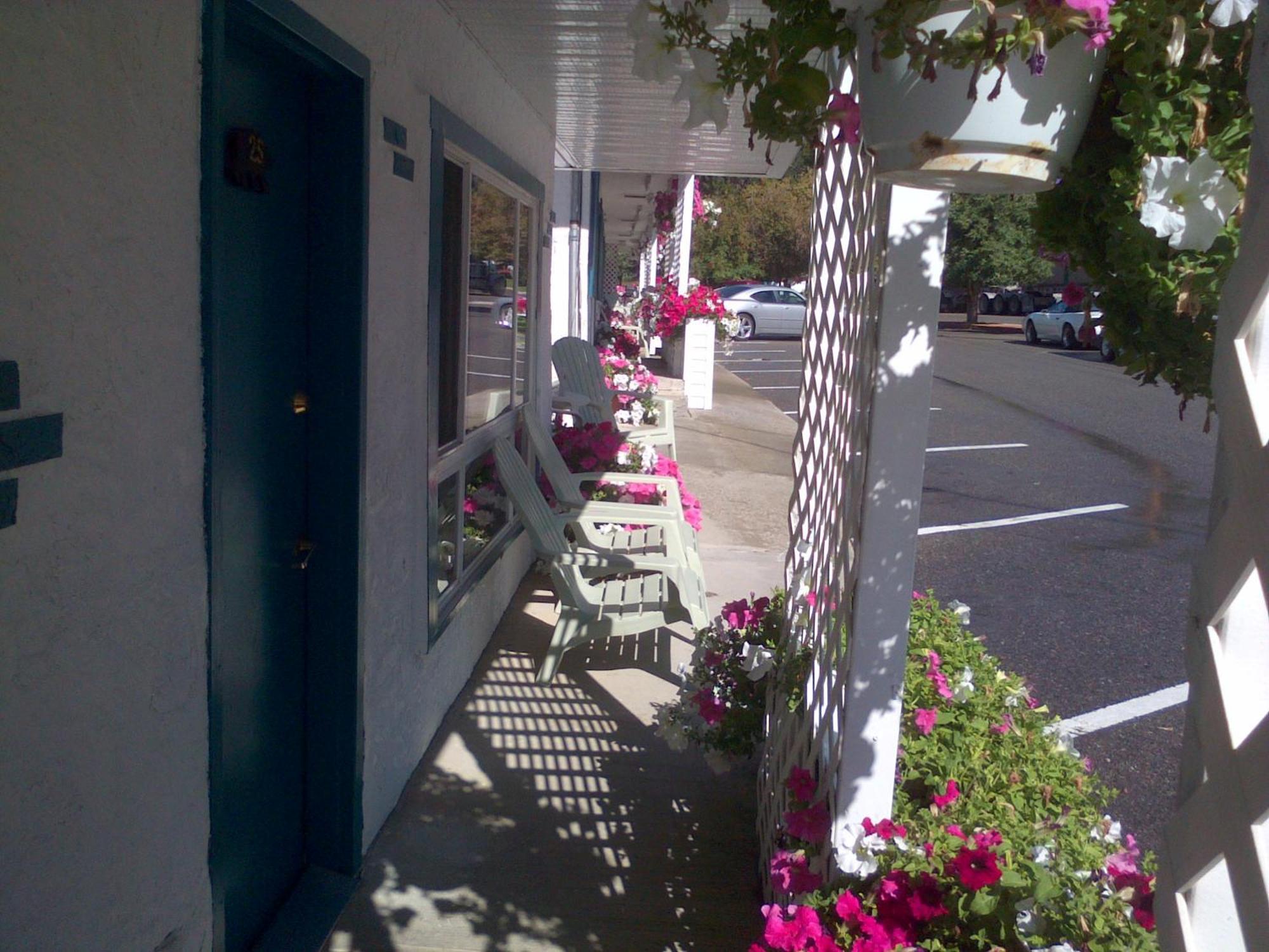 Appletree Inn เรเดียมฮอตสปริงส์ ภายนอก รูปภาพ
