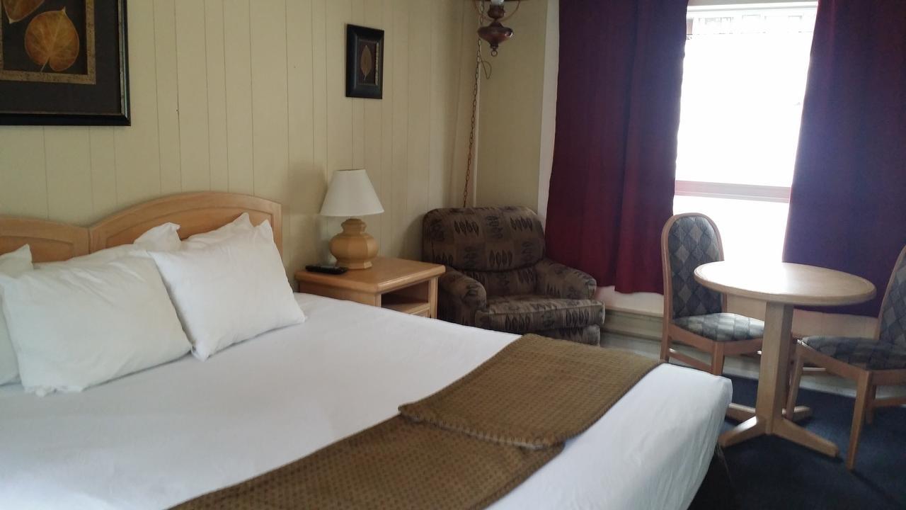 Appletree Inn เรเดียมฮอตสปริงส์ ภายนอก รูปภาพ