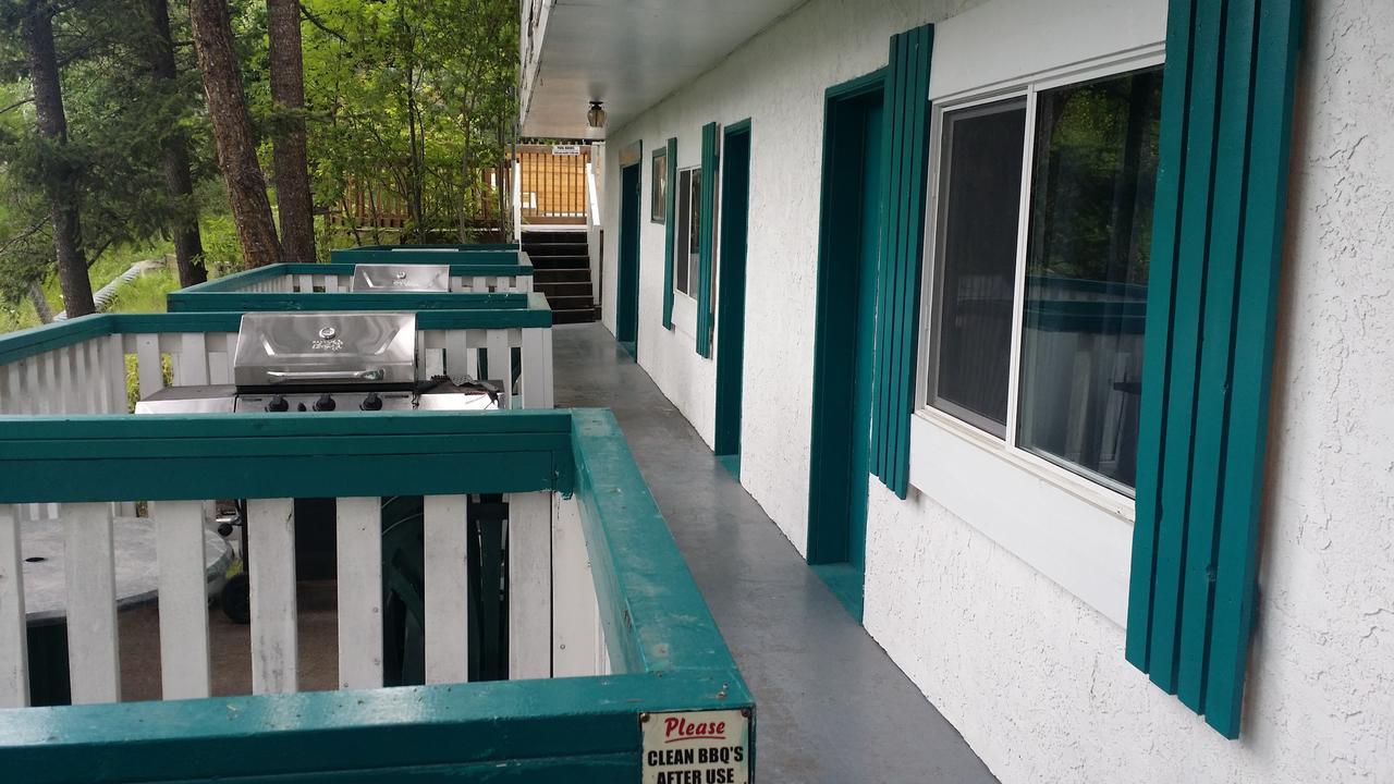 Appletree Inn เรเดียมฮอตสปริงส์ ภายนอก รูปภาพ