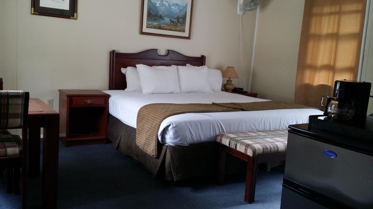 Appletree Inn เรเดียมฮอตสปริงส์ ภายนอก รูปภาพ
